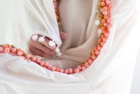 Summer Style Spark: DIY Pom Pom Throw Decor Ideas