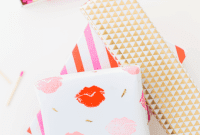 Pucker Up DIY Gift Wrap