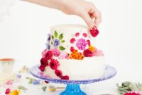 Petal Perfect: Decorating Cakes with Edible Flowers