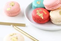Golden Glamour Macarons