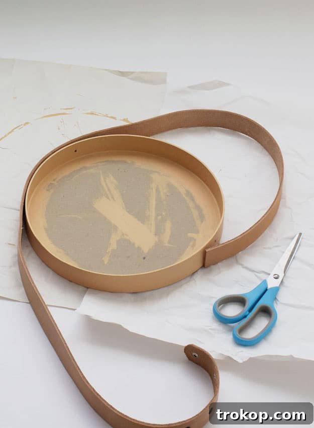 DIY hanging mirror | sugarandcloth.com