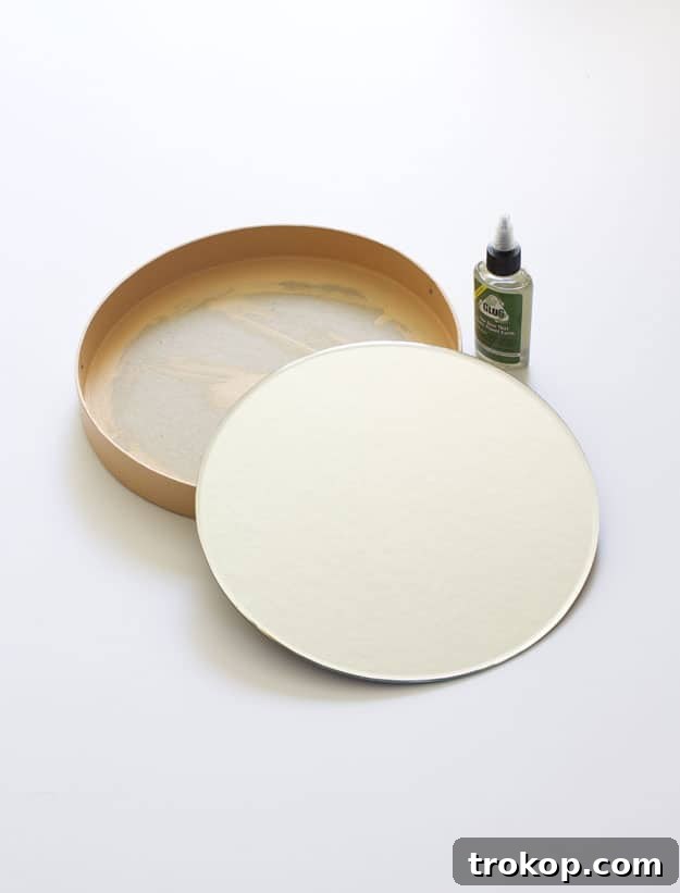 DIY hanging mirror | sugarandcloth.com