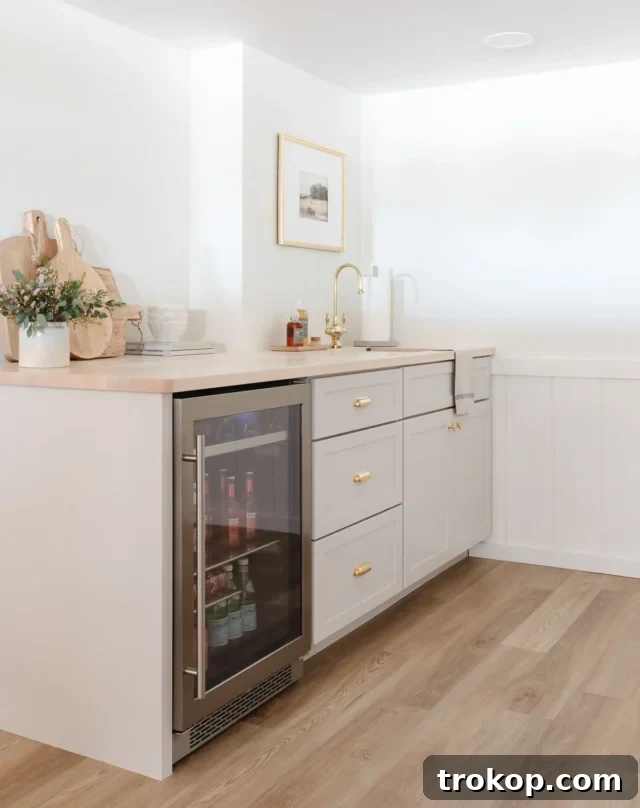 Minimal Chic Basement Wet Bar Idea