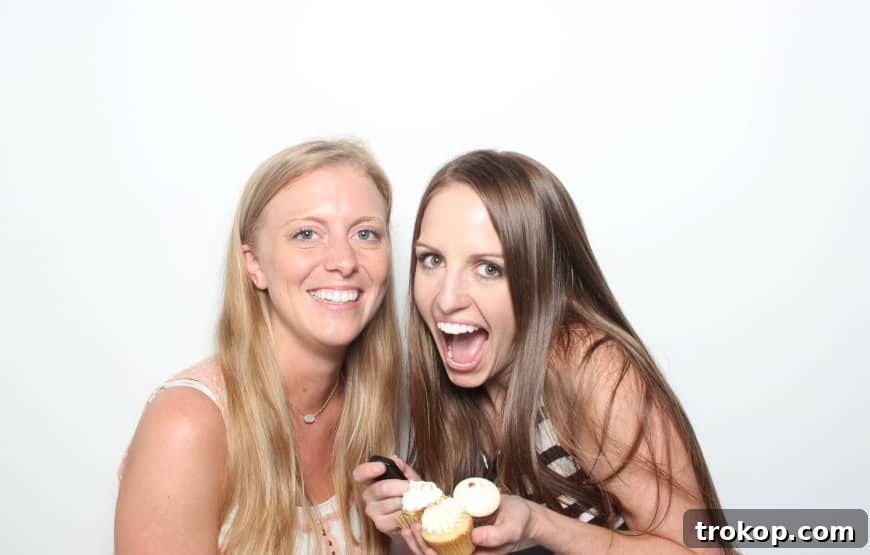 Candid moments captured in the photobooth at Sugar & Cloth