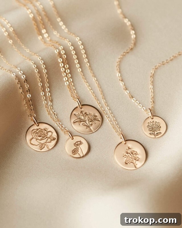 Birth Flower Necklace, a personalized and meaningful piece of jewelry