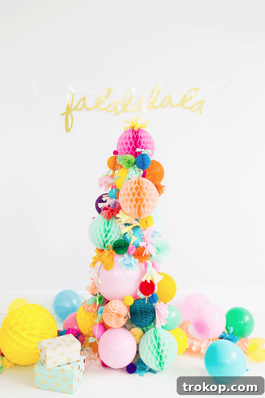 DIY pom pom christmas tree | sugarandcloth.com