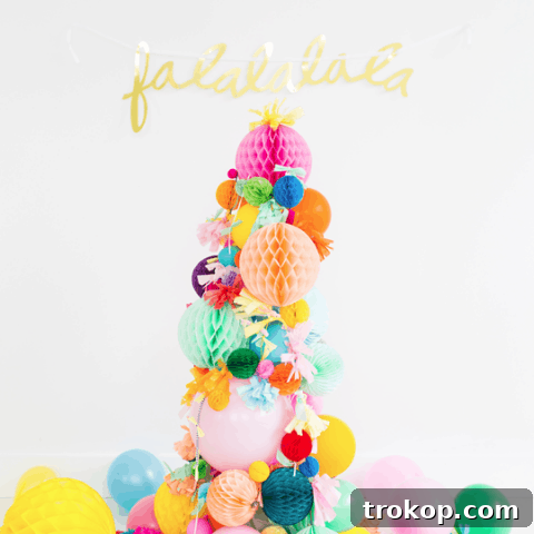 DIY pom pom christmas tree | sugarandcloth.com