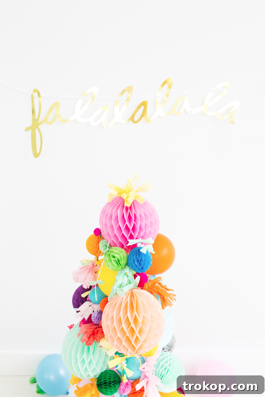 DIY pom pom christmas tree | sugarandcloth.com