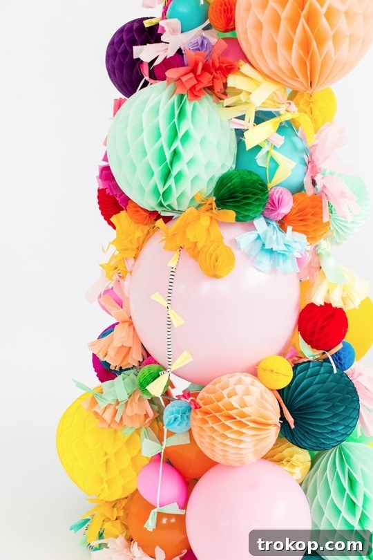 DIY pom pom christmas tree | sugarandcloth.com