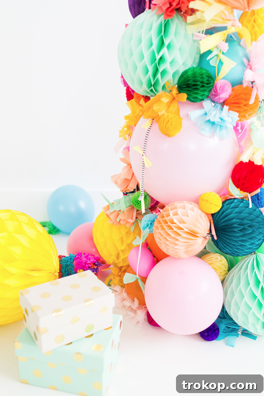 DIY pom pom christmas tree | sugarandcloth.com