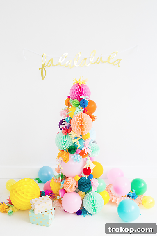 DIY pom pom christmas tree | sugarandcloth.com