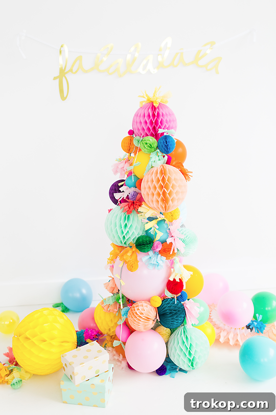 DIY pom pom christmas tree | sugarandcloth.com