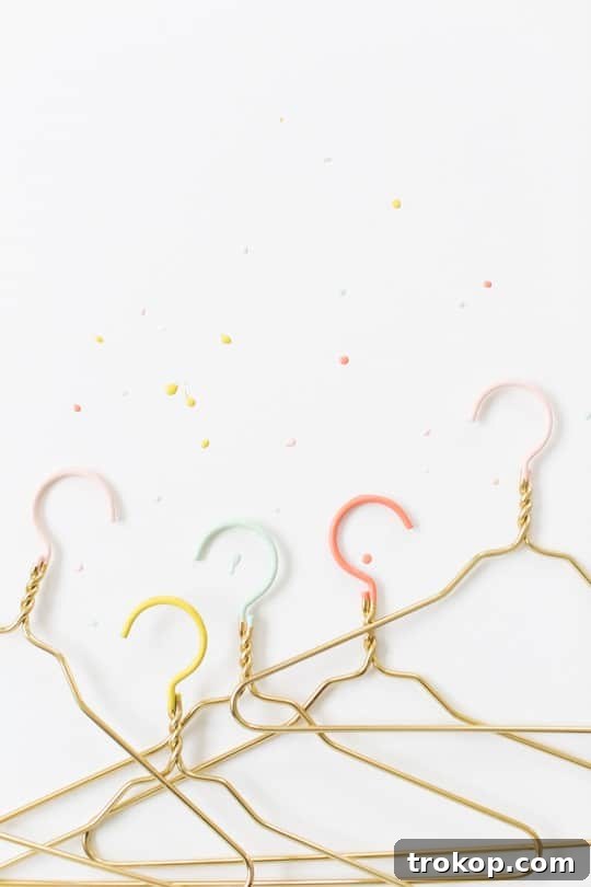 DIY color dipped clothes hangers | sugar & cloth