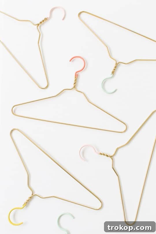 DIY color dipped clothes hangers | sugar & cloth