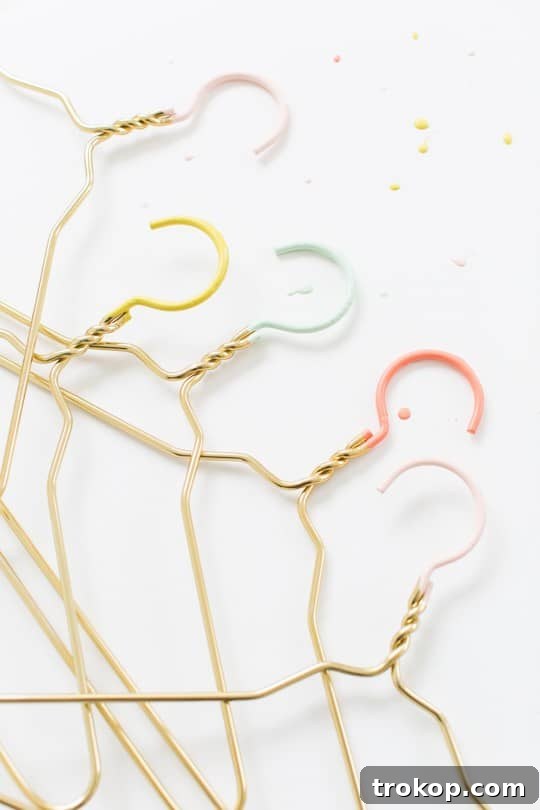 DIY color dipped clothes hangers | sugar & cloth