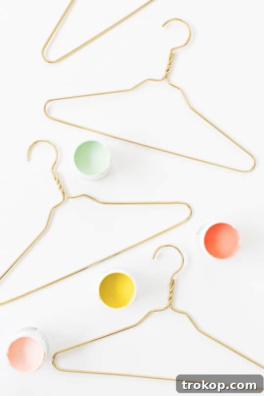 DIY color dipped clothes hangers | sugar & cloth