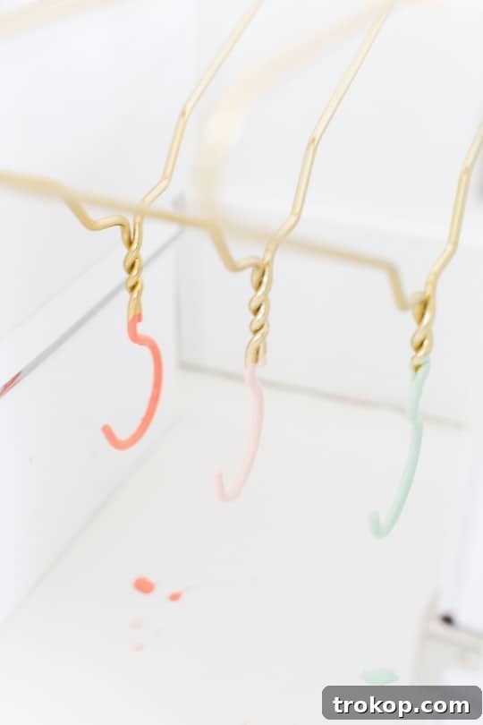 DIY color dipped clothes hangers | sugar & cloth