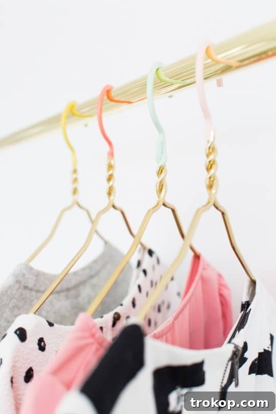DIY color dipped clothes hangers | sugar & cloth