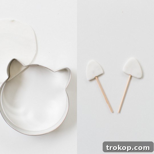 Instructions for making fondant cat ears