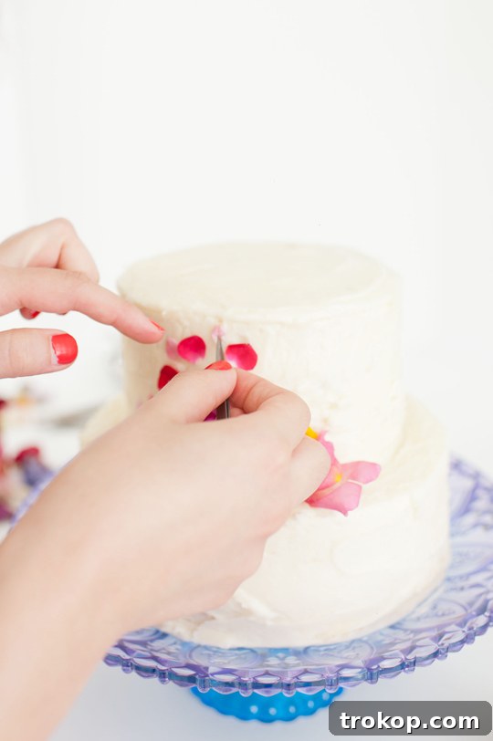 how to decorate a cake with flowers