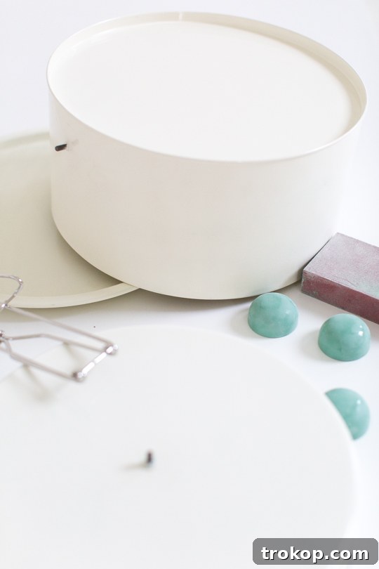 DIY Vintage-Inspired Cake Carrier 6 DIY retro cake carrier | sugar & cloth