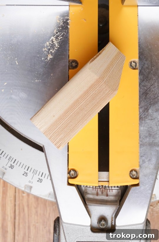 Shaping wood with a saw for faceted handles