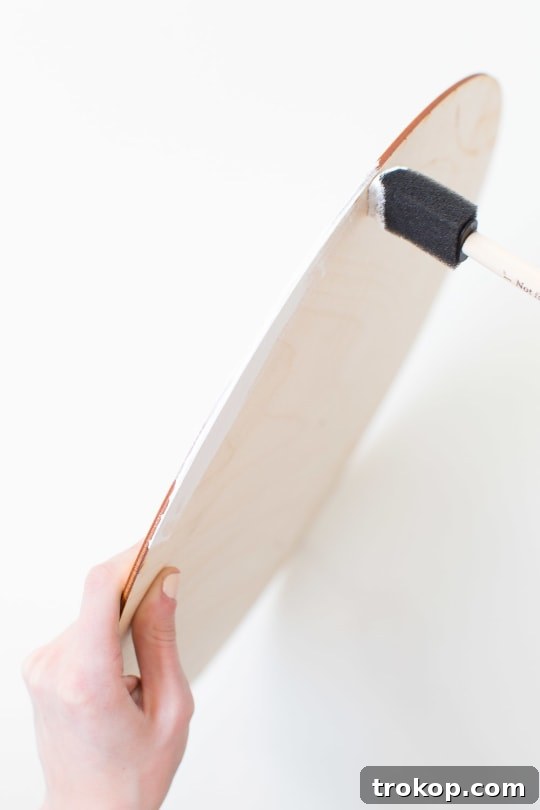 DIY Chic Marbled Plates 5 Painting the edges of a wooden circle for DIY marble plates