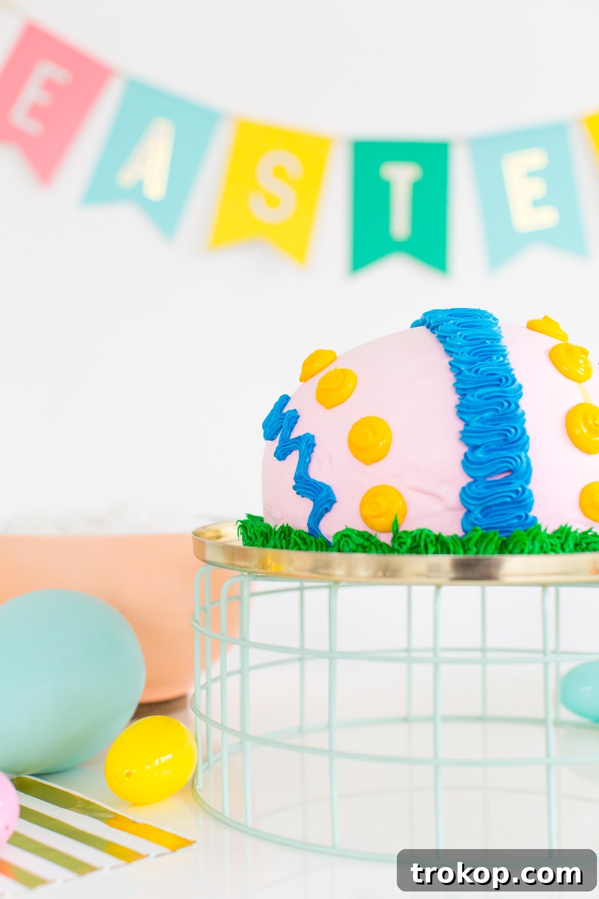 A playful Easter dessert table with @dunkindonuts and @baskinrobbins! - sugar and cloth