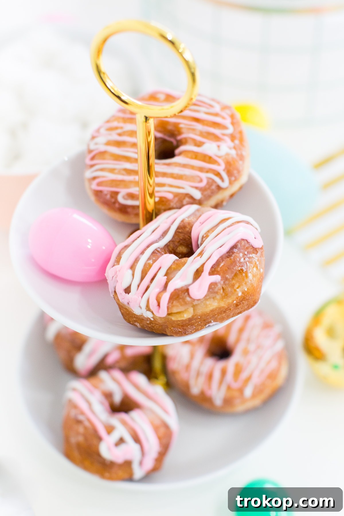 A playful Easter dessert table - sugar and cloth
