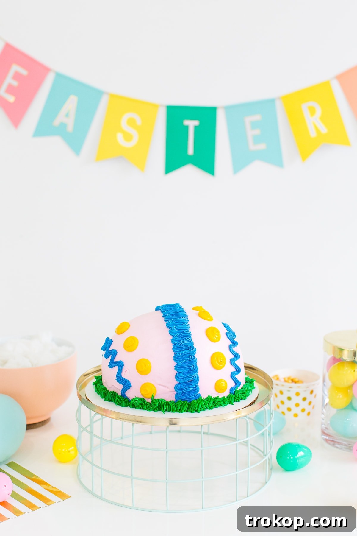 A playful Easter dessert table - sugar and cloth