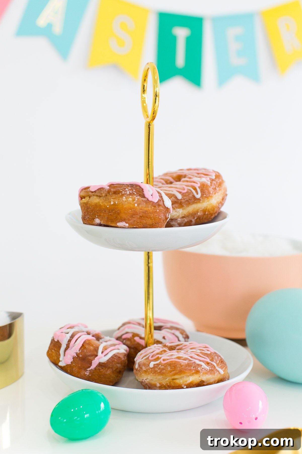 A playful Easter dessert table - sugar and cloth