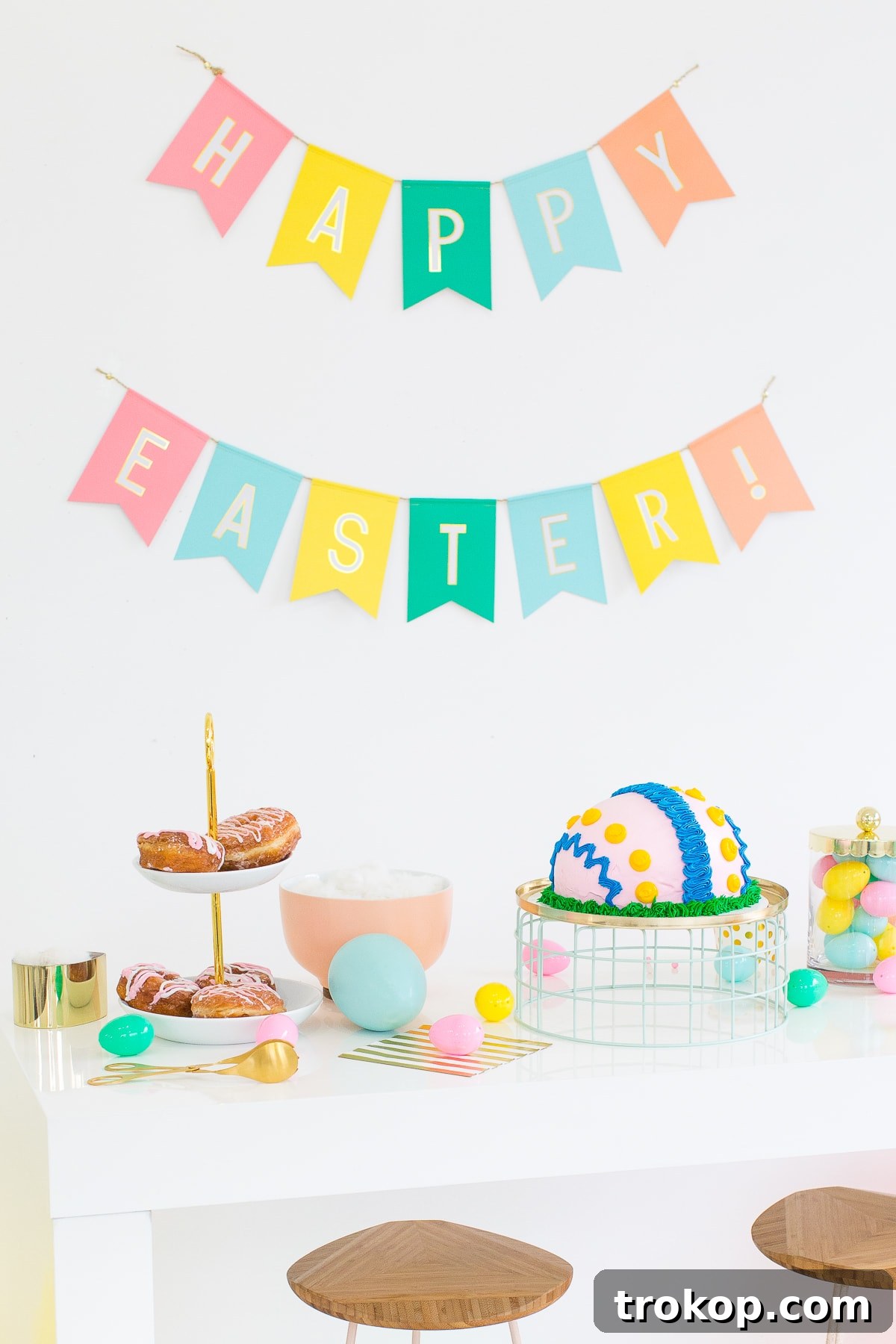 A playful Easter dessert table - sugar and cloth