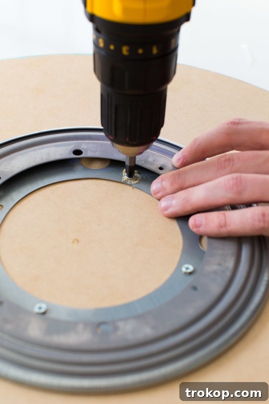 Attaching the Swivel Plate