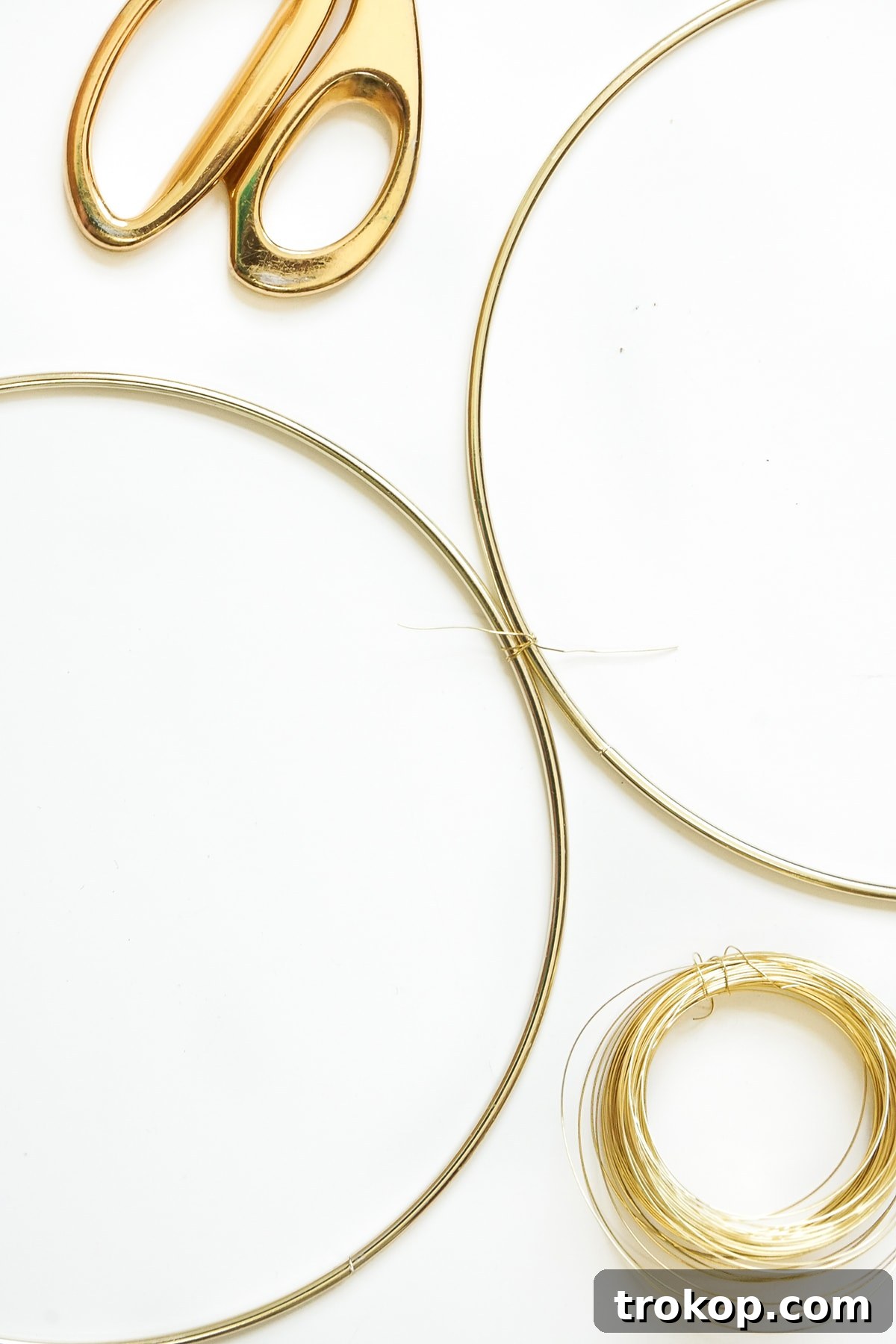 A simple and sophisticated DIY brass ring wall decor to hang at home! - sugar and cloth