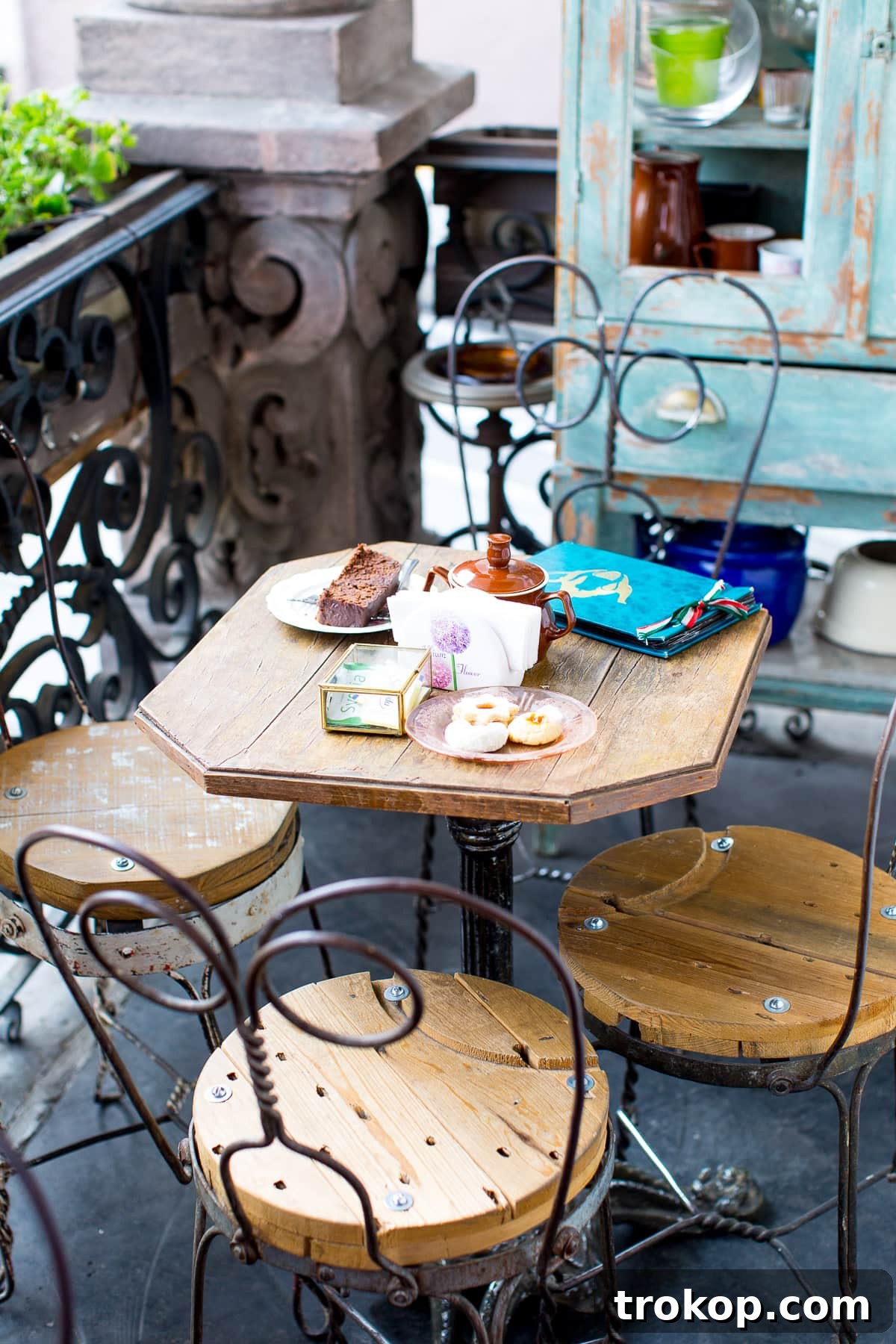 Indulge in Hungarian pastries and coffee at the charming Cafe Budapest in Polanco, Mexico City.