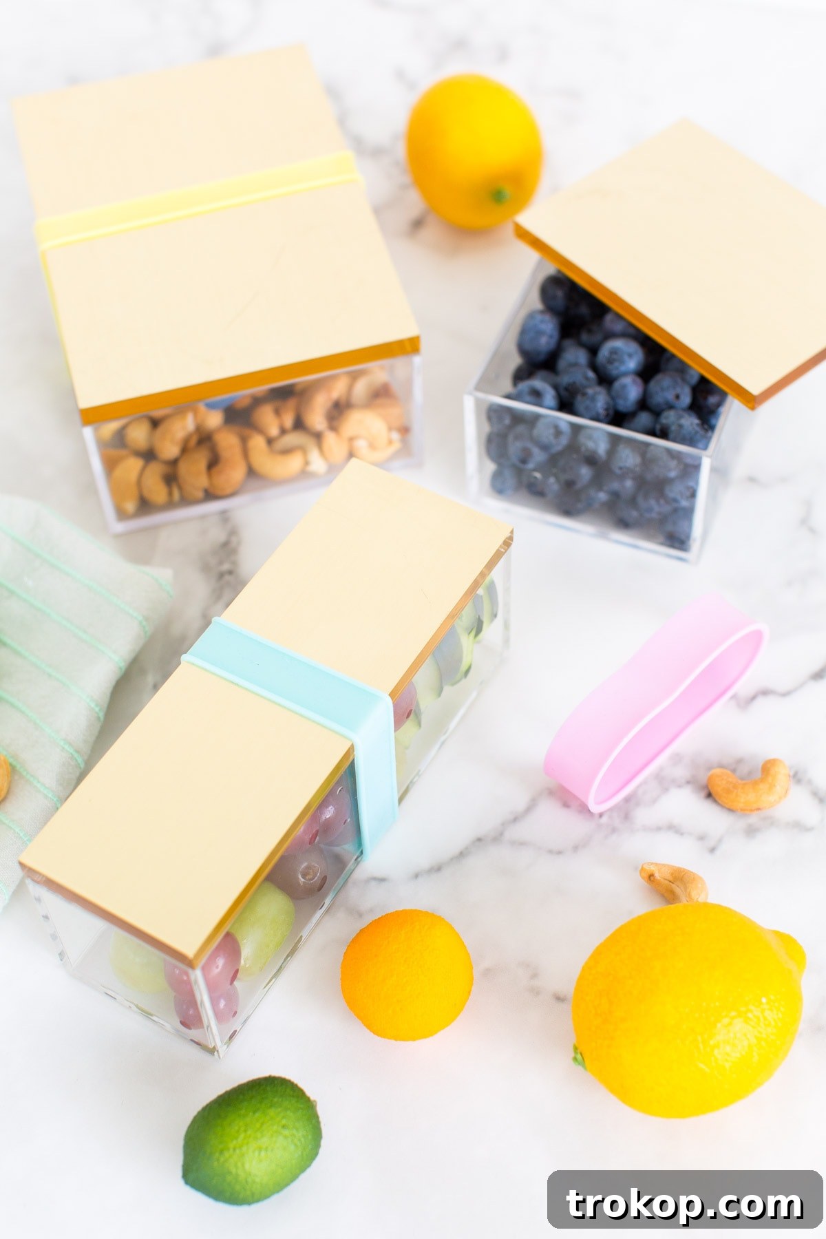 Effortless Chic Your 5-Minute Bento Box DIY 2 Nothing says lunch time glam quite like this five minute DIY bento box! - sugar and cloth