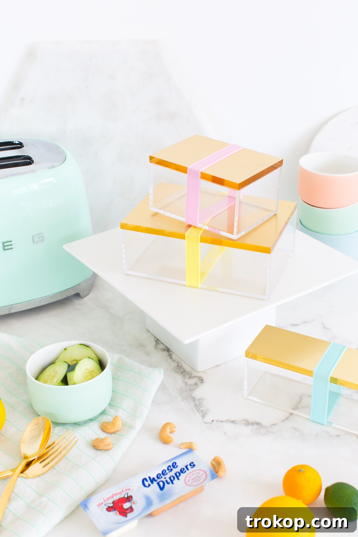 Effortless Chic Your 5-Minute Bento Box DIY 3 Nothing says lunch time glam quite like this five minute DIY bento box! - sugar and cloth