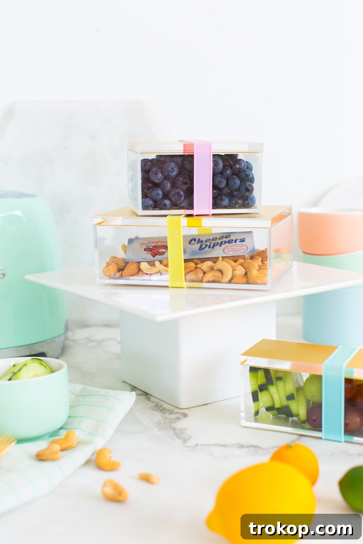 Effortless Chic Your 5-Minute Bento Box DIY 5 Nothing says lunch time glam quite like this five minute DIY bento box! - sugar and cloth
