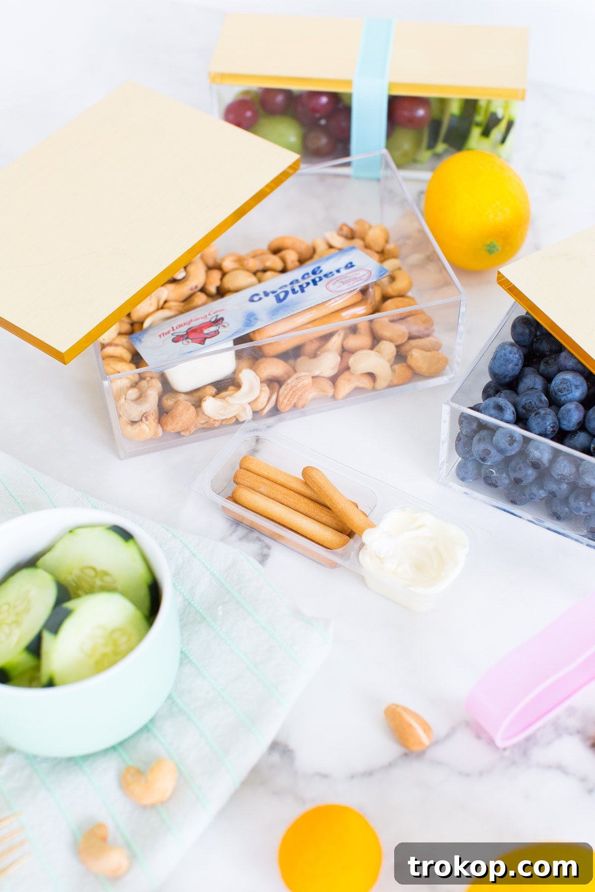 Effortless Chic Your 5-Minute Bento Box DIY 7 Nothing says lunch time glam quite like this five minute DIY bento box! - sugar and cloth