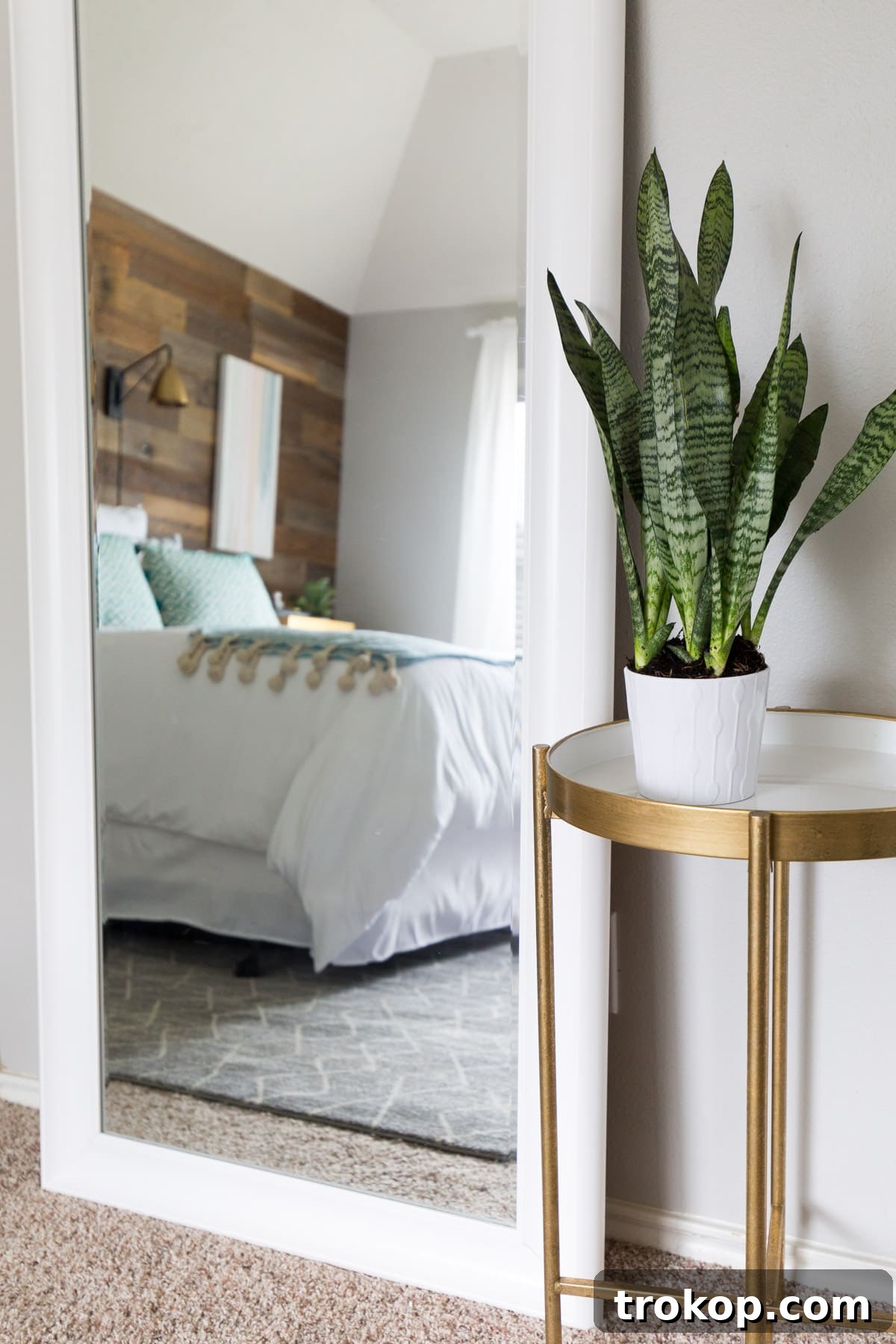 Zach and Caitlin's Simple Bedroom Makeover: Before and After 14 A before and after simple bedroom makeover as a gift to our fam! - sugar and cloth - home decor - best DIY blog - houston - ashley rose