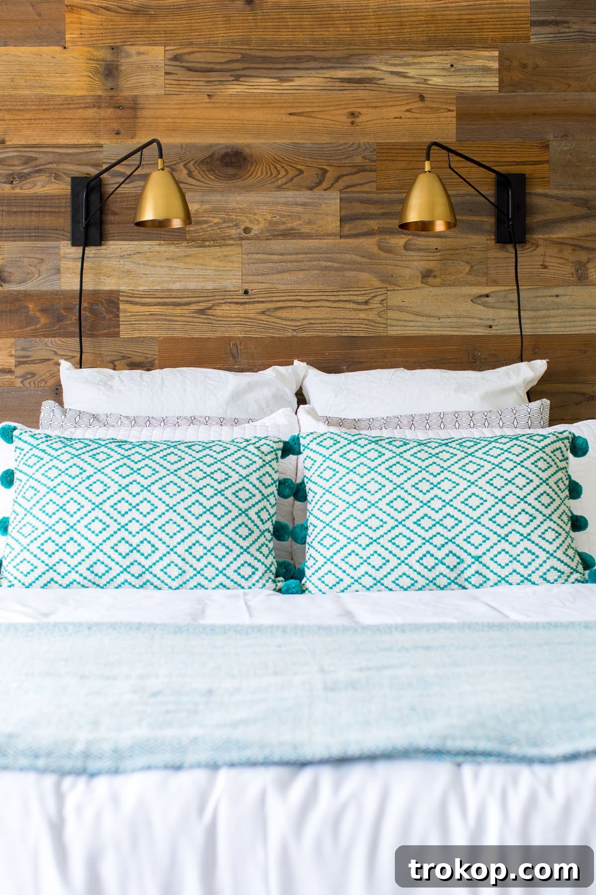 Zach and Caitlin's Simple Bedroom Makeover: Before and After 7 A before and after simple bedroom makeover as a gift to our fam! - sugar and cloth - home decor - best DIY blog - houston - ashley rose