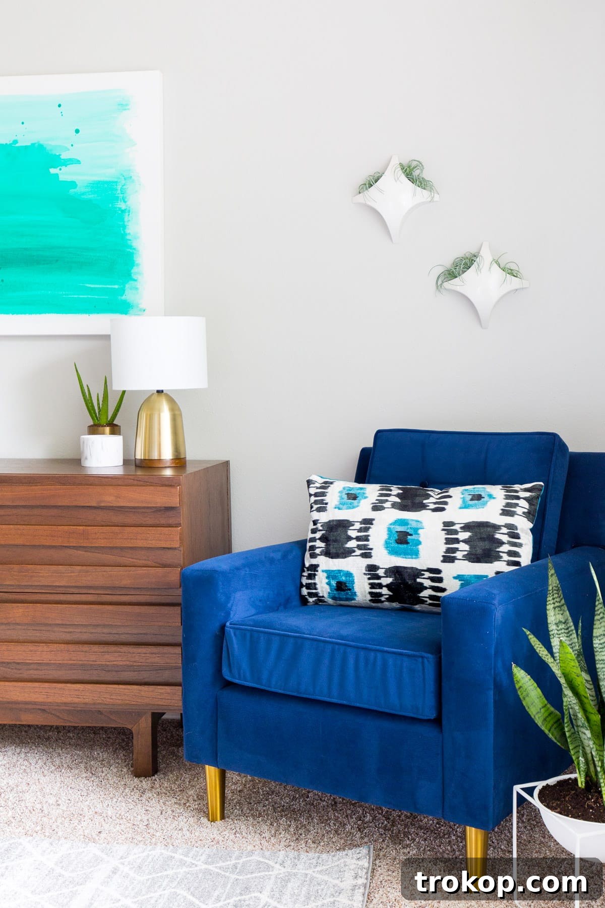 Zach and Caitlin's Simple Bedroom Makeover: Before and After 10 A before and after simple bedroom makeover as a gift to our fam! - sugar and cloth - home decor - best DIY blog - houston - ashley rose