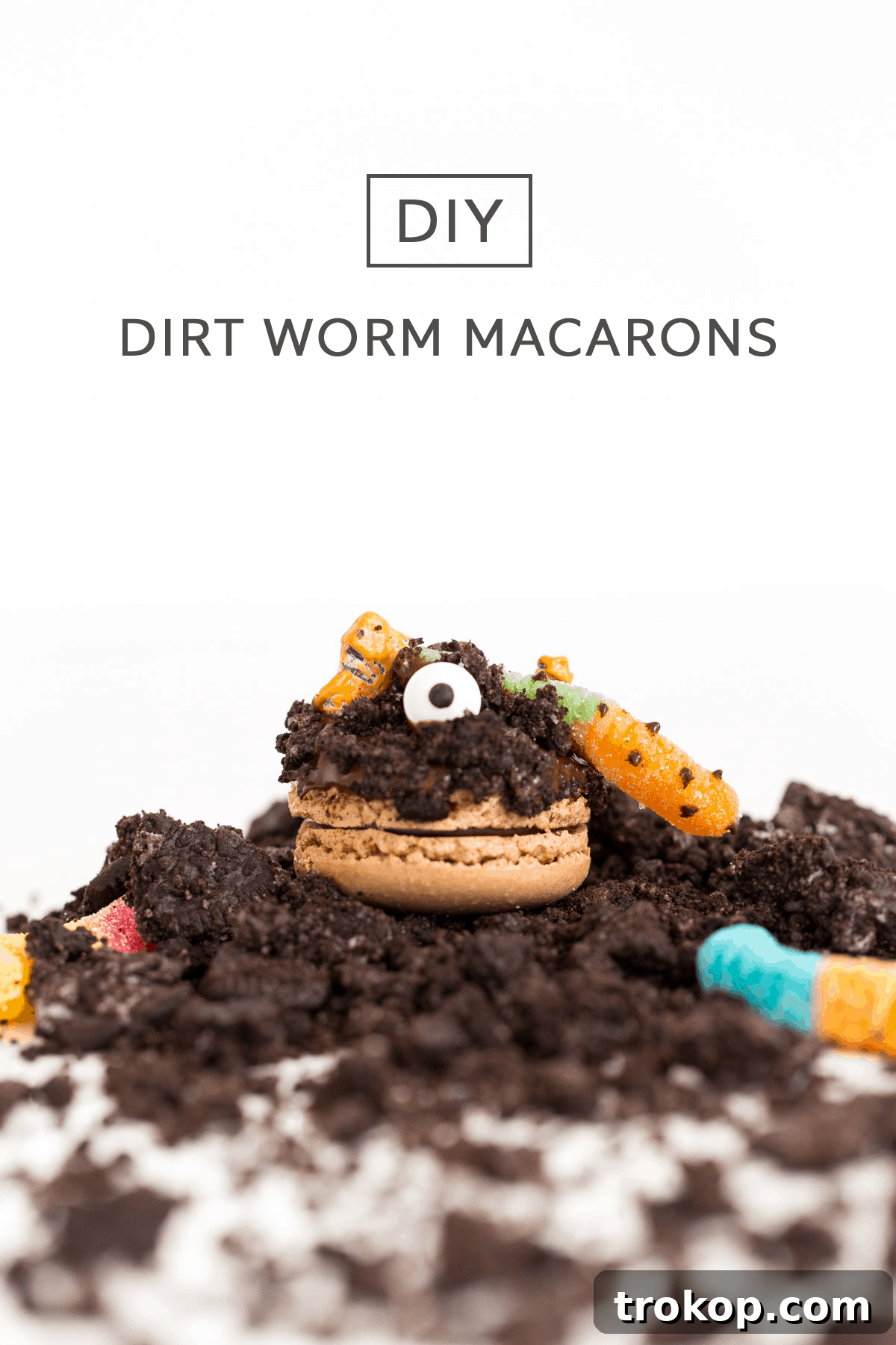 Delightfully Dirty Worm Macarons 9 A collection of adorable DIY Dirt Worm Macaron Monsters.