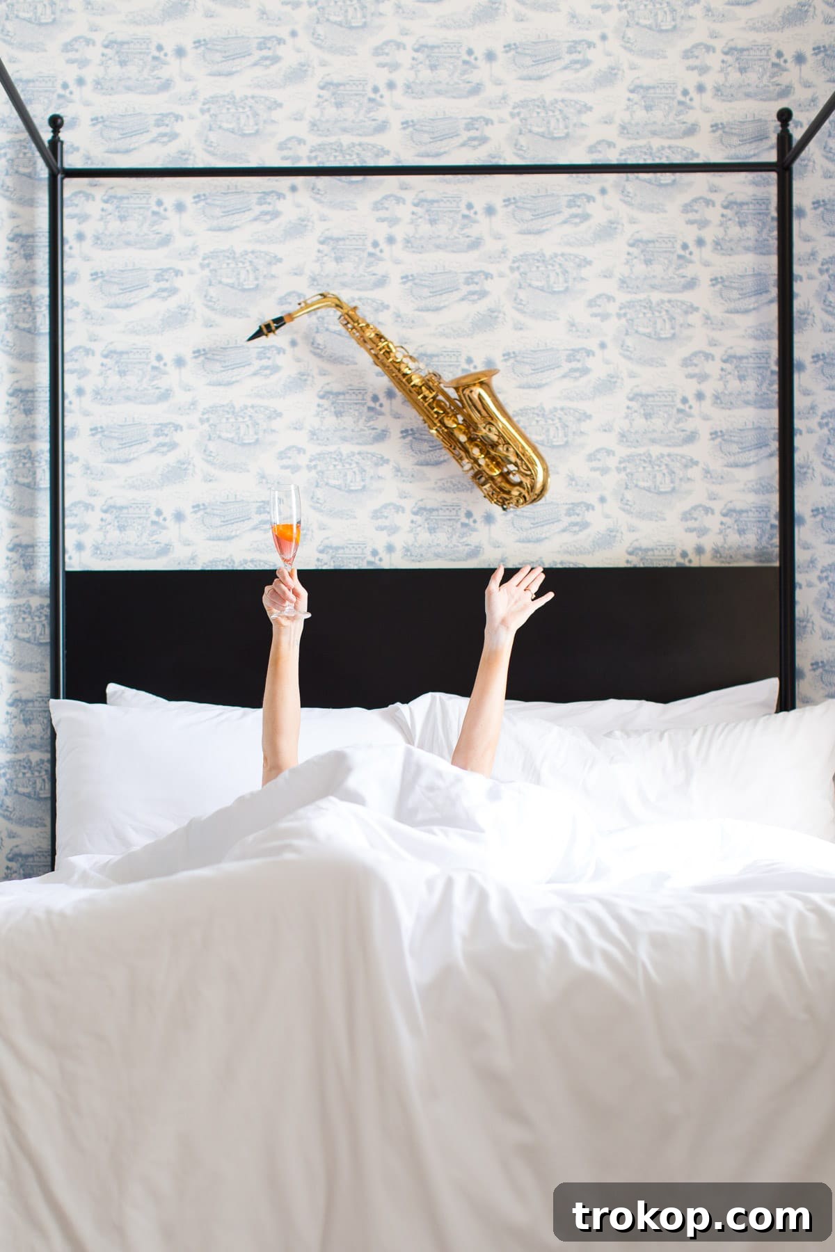 A Colorful Travel Guide to New Orleans in 24 Hours - Sugar & Cloth - Travels - Houston Blogger