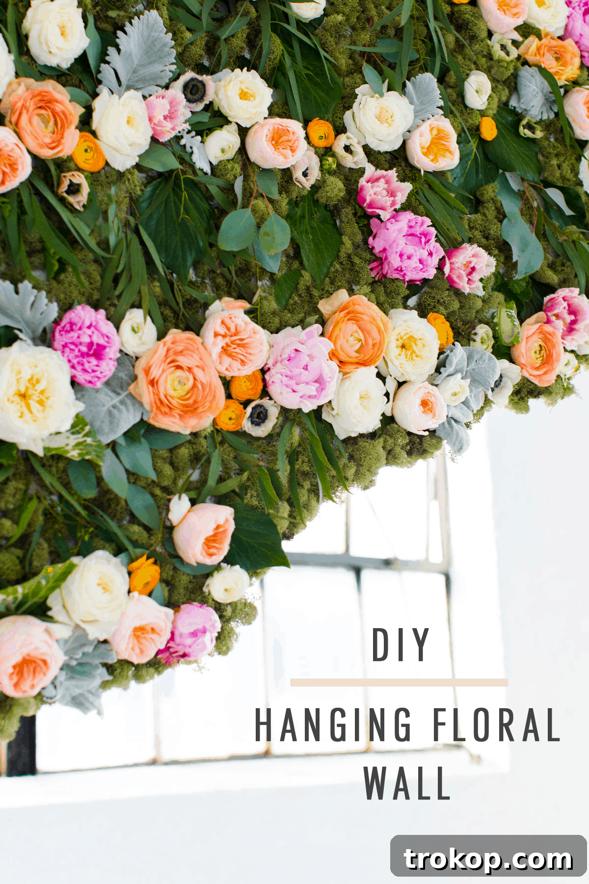 Detailed shot of flowers and moss on the hanging decor