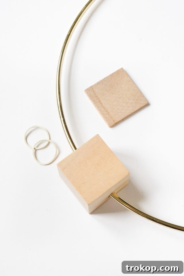 DIY Minimalist Flower Wall Hang: Step 4, securing the wooden chip with rubber bands