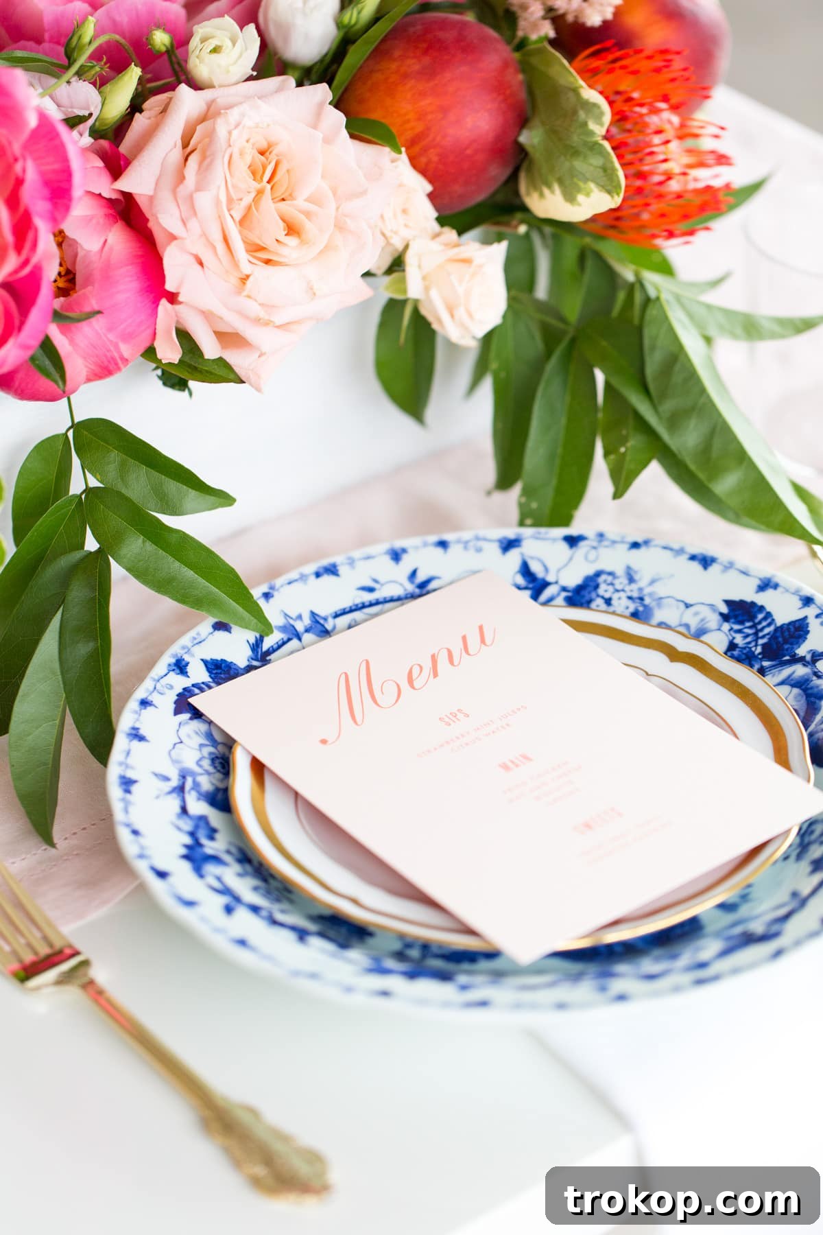 Bridal shower favors: pink boxes with donuts and custom stickers