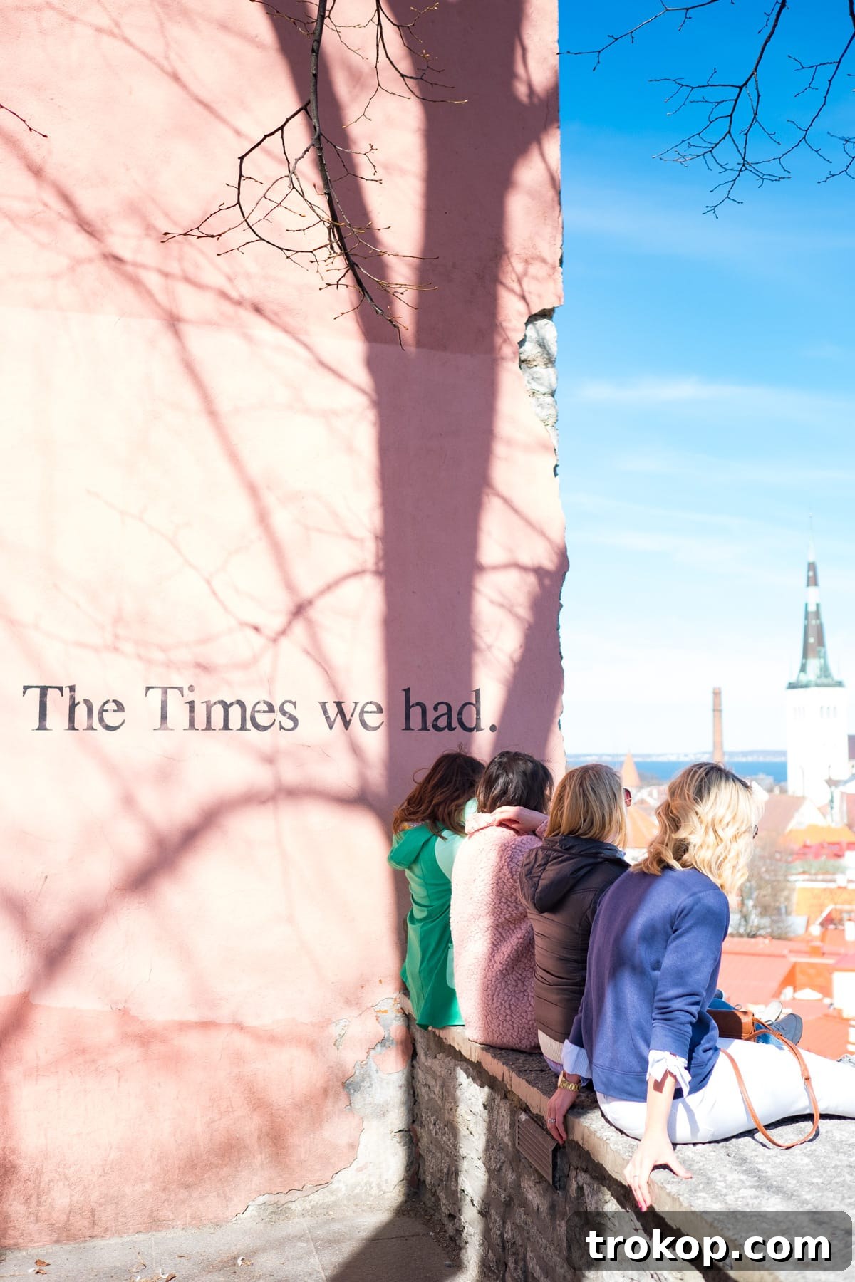 Friends exploring the colorful streets of Tallinn