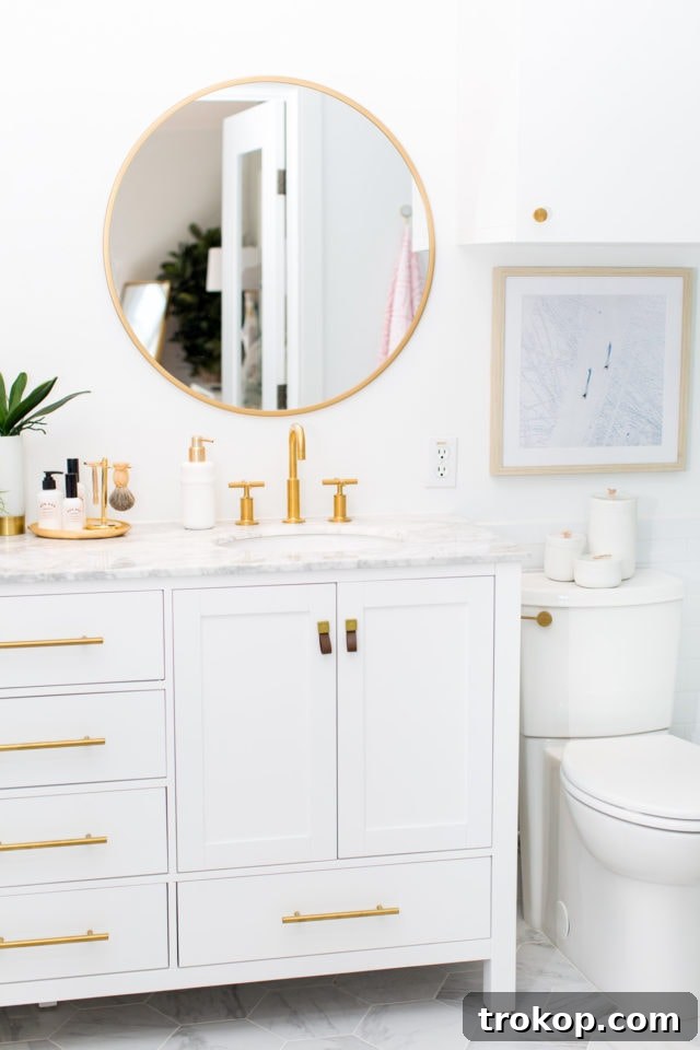 Master Suite Oasis Unveiled 23 Modern Toilet Area with Stylish Accents