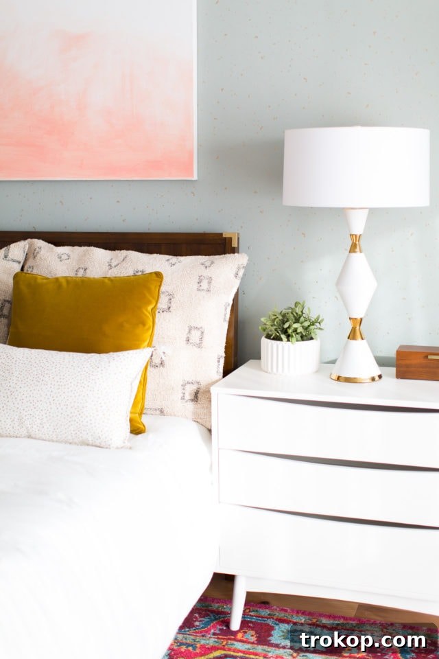 Master Suite Oasis Unveiled 4 Chic Master Bedroom Design with Mint and Gold Wallpaper